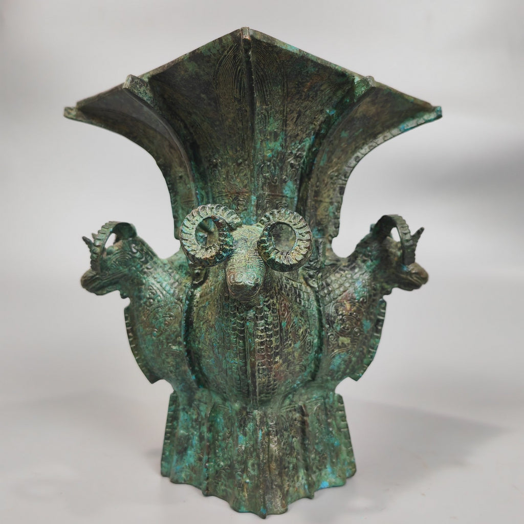 （Four Sheep Vase）Antique metal decorations, Chinese style gifts, office collections, private collections