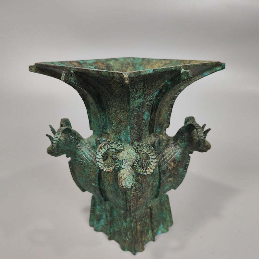 （Four Sheep Vase）Antique metal decorations, Chinese style gifts, office collections, private collections