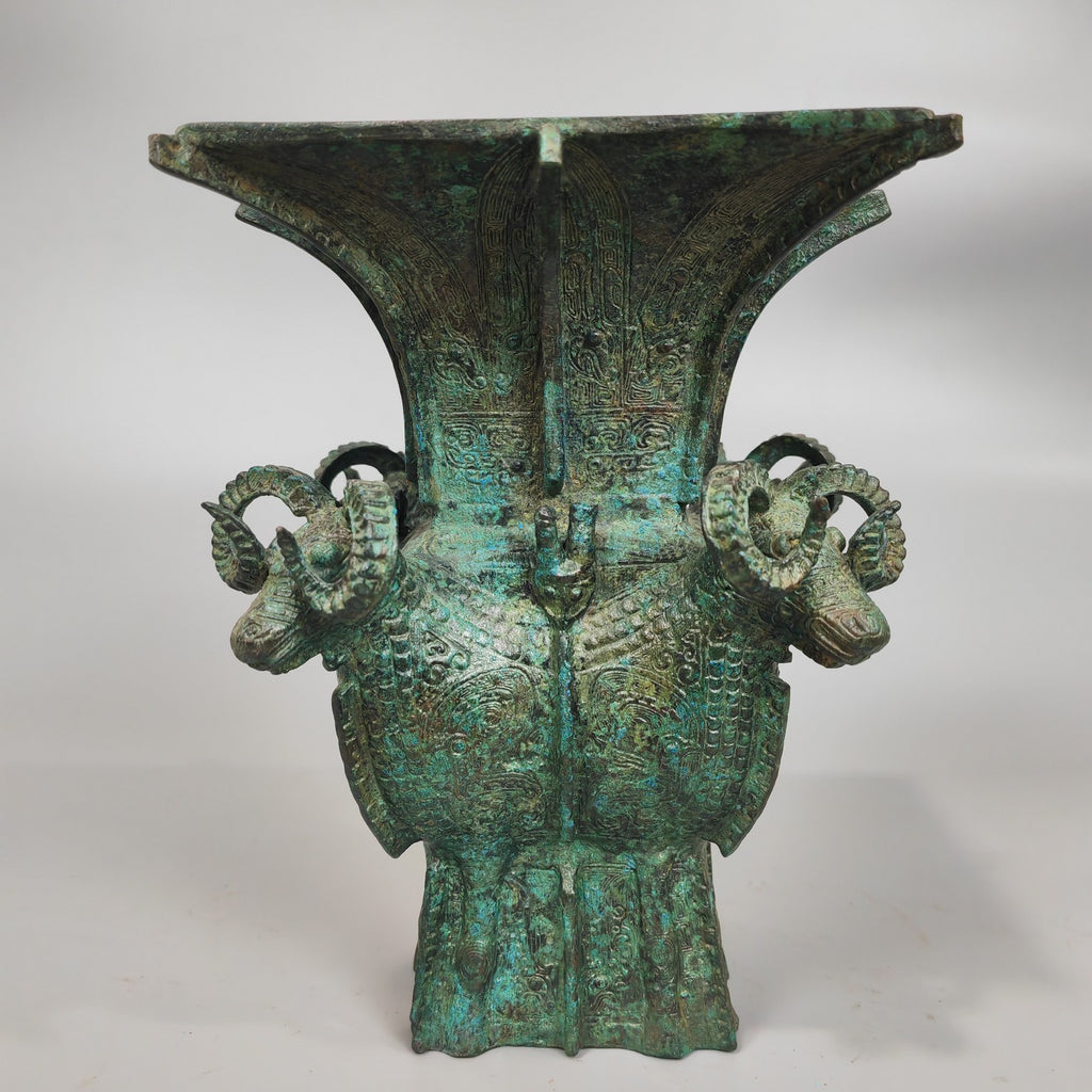 （Four Sheep Vase）Antique metal decorations, Chinese style gifts, office collections, private collections