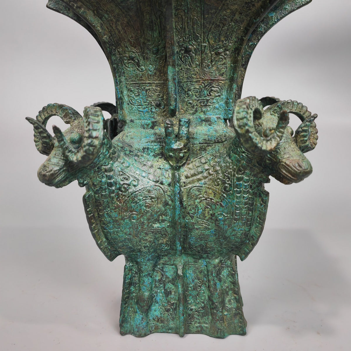 （Four Sheep Vase）Antique metal decorations, Chinese style gifts, office collections, private collections