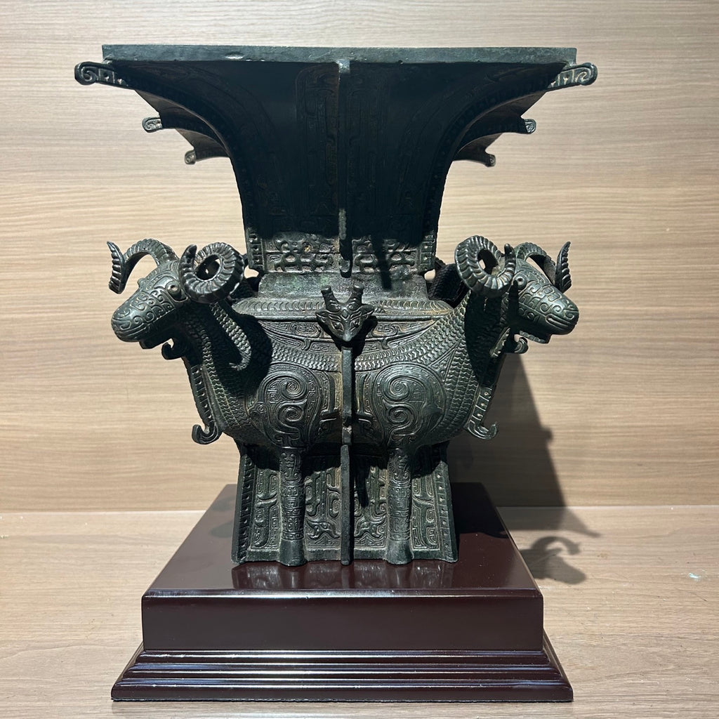 （Four Sheep Vase）Antique metal decorations, Chinese style gifts, office collections, private collections