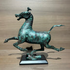 （The Horse Racing the Flying Horse）Horse statue, Eastern style decoration, animal statue, meeting room decoration item, golden horse