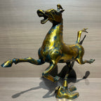 （The Horse Racing the Flying Horse）Horse statue, Eastern style decoration, animal statue, meeting room decoration item, golden horse