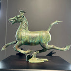 （The Horse Racing the Flying Horse）Horse statue, Eastern style decoration, animal statue, meeting room decoration item, golden horse