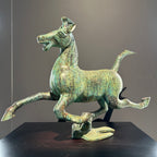 （The Horse Racing the Flying Horse）Horse statue, Eastern style decoration, animal statue, meeting room decoration item, golden horse