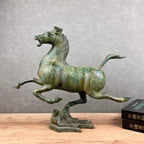 （The Horse Racing the Flying Horse）Horse statue, Eastern style decoration, animal statue, meeting room decoration item, golden horse