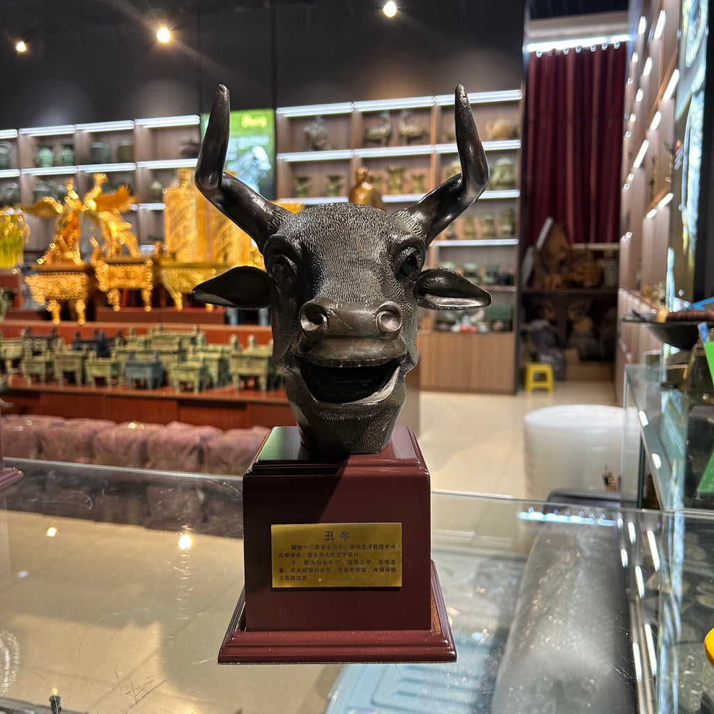 The twelve animal head replicas of the Summer Palace - a kind of gift collection item - are metal animal statues.