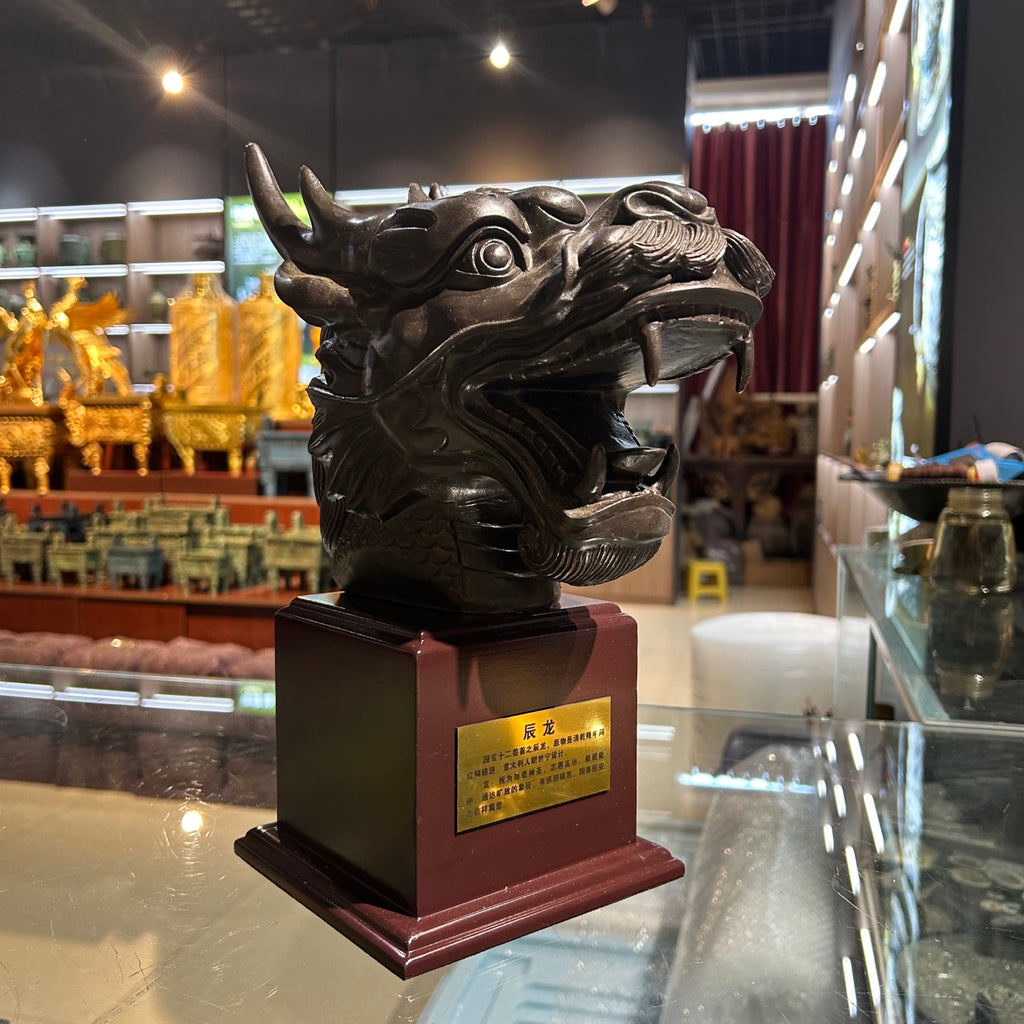 The twelve animal head replicas of the Summer Palace - a kind of gift collection item - are metal animal statues.