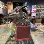 The twelve animal head replicas of the Summer Palace - a kind of gift collection item - are metal animal statues.