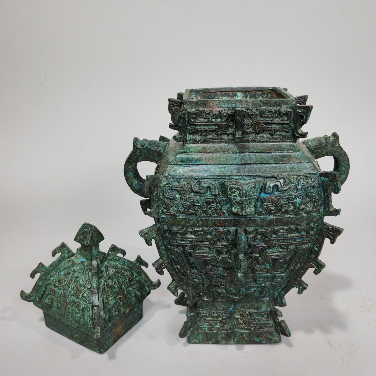 (Chime Vase) Metal decorative item - Oriental table decoration - Antique style collectible