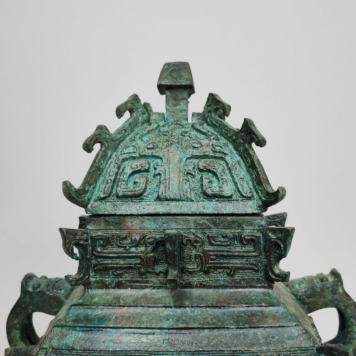 (Chime Vase) Metal decorative item - Oriental table decoration - Antique style collectible