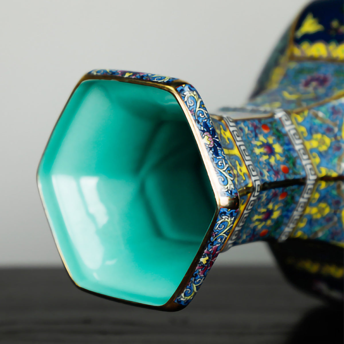 Qianlong Hexagonal Porcelain Vase, a painted ceramic decoration vase with Chinese ancient style, suitable for home display